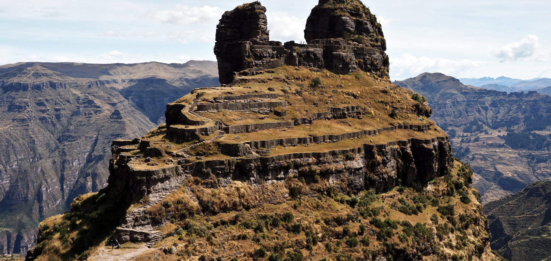 Waqrapukara-s un enigmรกtico tesoro inca oculto en las alturas de Cusco.